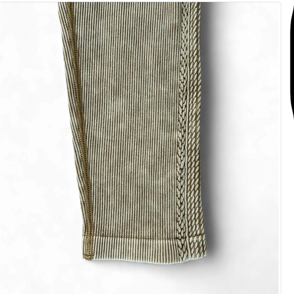 Offline by Aerie Gold seamless cable high waisted Leggings large - Picture 3 of 8